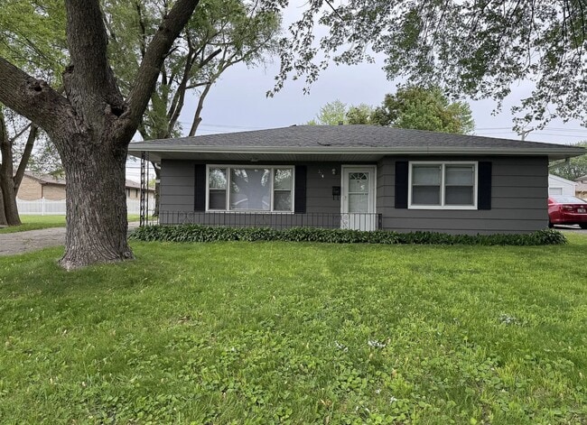 property at 374 N Levasseur Ave