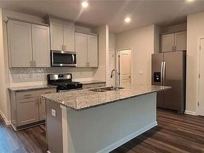 1393 Vayda Ct in Marietta, GA - Building Photo - Building Photo