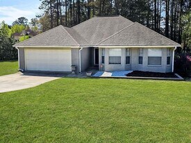8425 Falling Rocks Way in Lithonia, GA - Building Photo