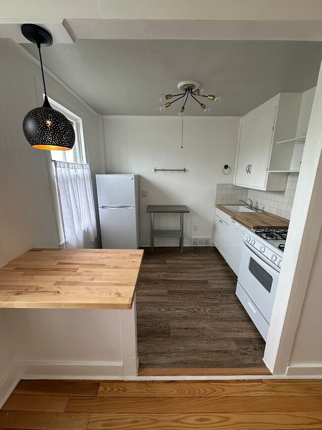 property at 312 E Genesee St