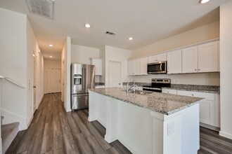 13530 Kinsman Road in Houston, TX - Foto de edificio - Building Photo