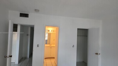 5100 SW 41st St-Unit -222 in Hollywood, FL - Building Photo - Building Photo