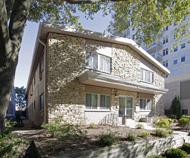 1112 Knapp in Milwaukee, WI - Building Photo - Building Photo