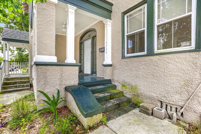 5706 Willow St, Unit 5706 in New Orleans, LA - Foto de edificio - Building Photo
