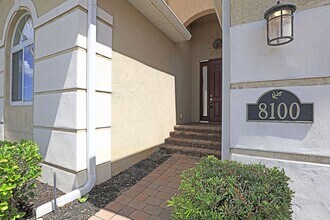 8100 Banyan Breeze Way in Ft. Myers, FL - Building Photo - Building Photo