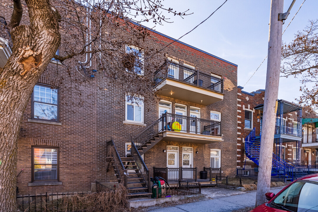 5716-5722 7E Av in Montréal, QC - Building Photo