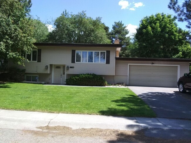 property at 644 W Crestline Dr