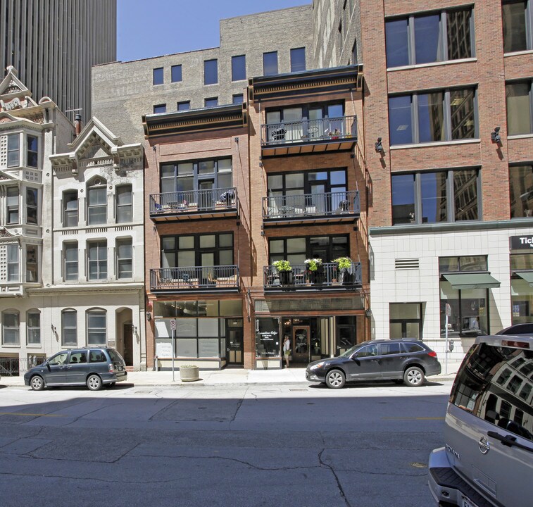 224-226 E Mason St in Milwaukee, WI - Building Photo