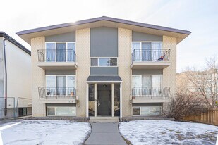 125 12 Av NE in Calgary, AB - Building Photo