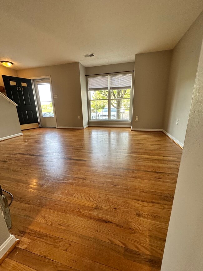 104 Barrington Ln in Winchester, VA - Foto de edificio - Building Photo