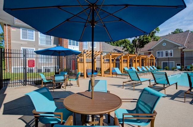 Campus Court at Knollwood in Kalamazoo, MI - Building Photo - Building Photo