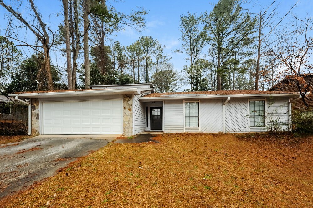 5498 Springwood Ln in Stone Mountain, GA - Building Photo