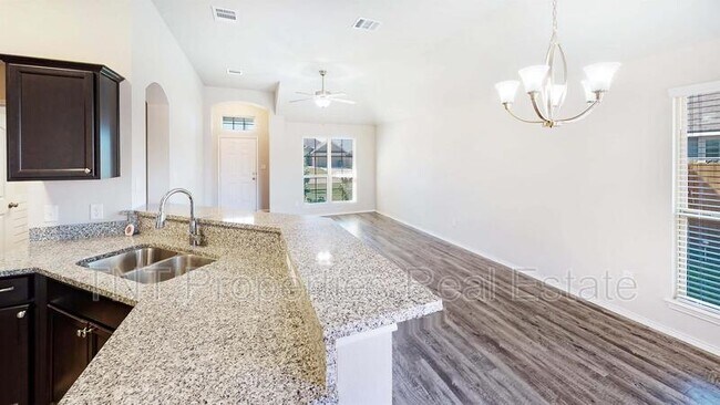 812 Mockingbird St in Navasota, TX - Building Photo - Building Photo