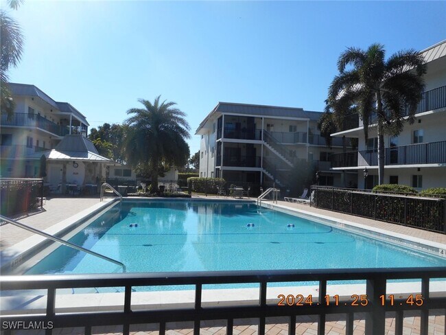 766 Central Ave in Naples, FL - Building Photo - Building Photo