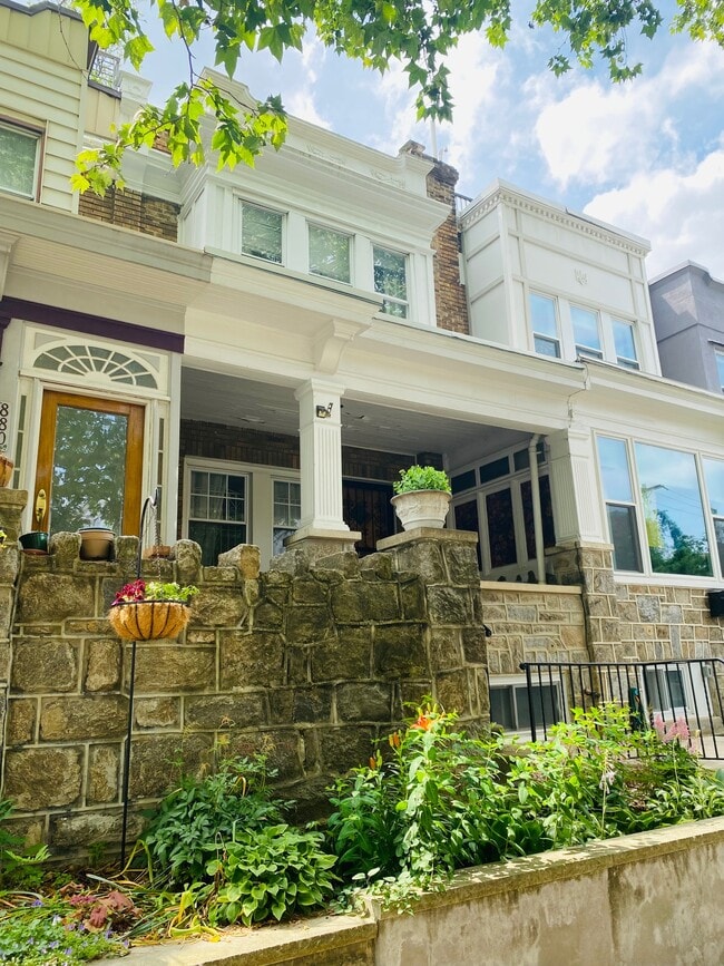 882 Corinthian Ave in Philadelphia, PA - Building Photo - Building Photo