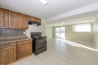 8413 E 93rd St in Kansas City, MO - Foto de edificio - Building Photo