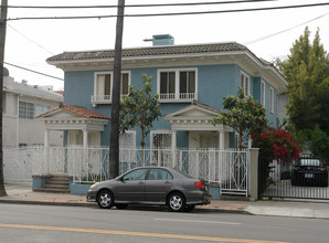 5678 Franklin Ave in Los Angeles, CA - Building Photo - Building Photo