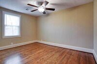 206 E 34th St photo'