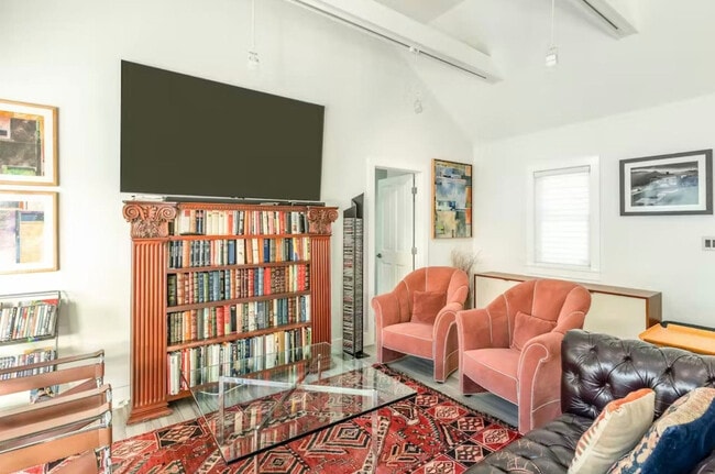 629 Elizabeth St
