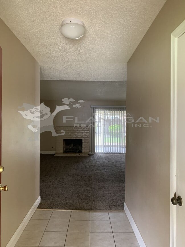 835 Columbia Ave in Merced, CA - Building Photo - Building Photo