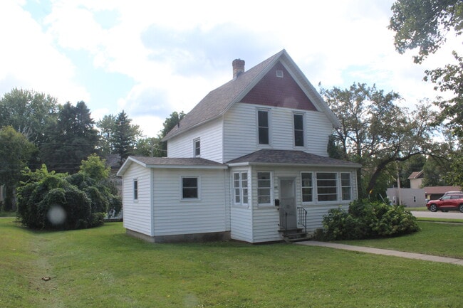 406 Minnesota Ave E in Glenwood, MN - Building Photo - Building Photo