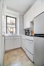 25 Thompson St in New York, NY - Building Photo - Building Photo