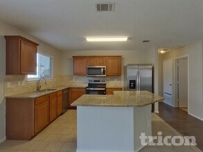 4845 Leaf Hollow Dr in Fort Worth, TX - Foto de edificio - Building Photo