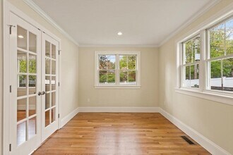 150 Country Club Rd, Unit 1 in Newton, MA - Building Photo - Building Photo