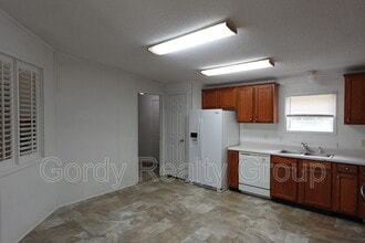 1211 Dwellings St in Alford, FL - Building Photo - Building Photo