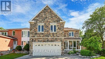 37 Joseph Aaron Blvd in Vaughan, ON - Building Photo