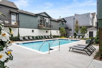 691 Fraser St SE in Atlanta, GA - Foto de edificio - Building Photo