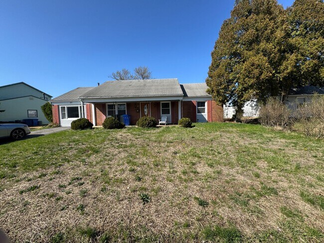37 Express Ln in Willingboro, NJ - Building Photo - Building Photo