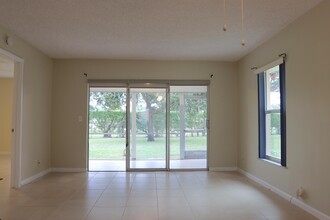 280 Cape Cod Cir-Unit -A in Greenacres, FL - Building Photo - Building Photo