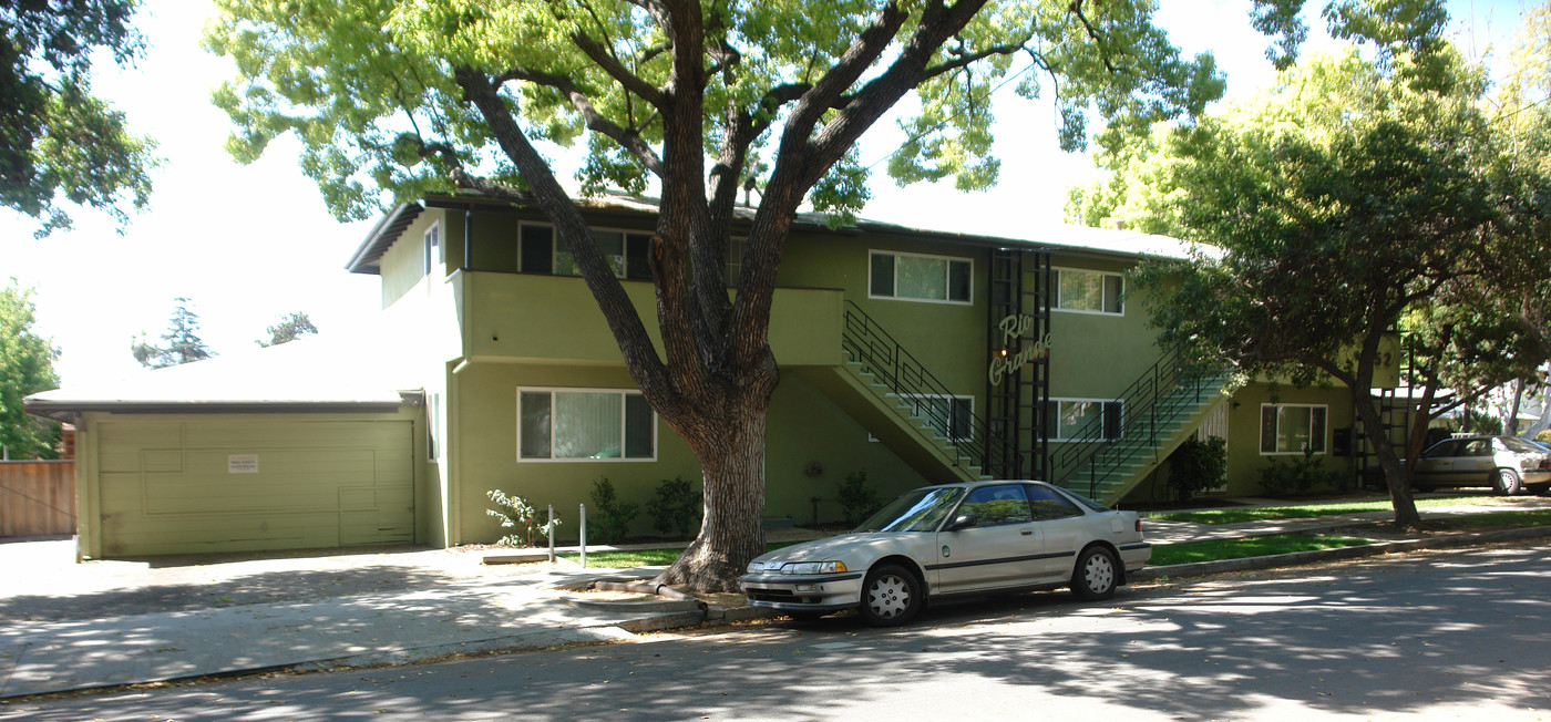 452 Rio Grande St in Pasadena, CA - Foto de edificio