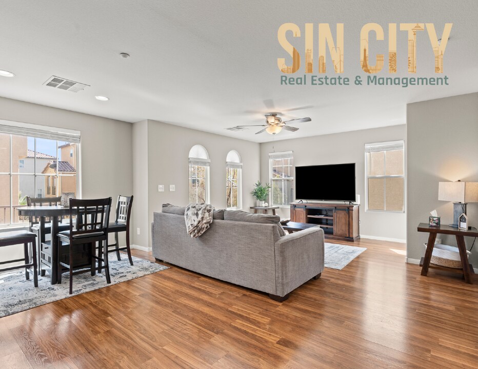 6480 W Bentley Wood Ct in Las Vegas, NV - Building Photo