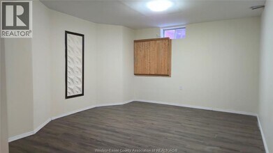 135 WINCLARE Dr in Windsor, ON - Building Photo - Building Photo