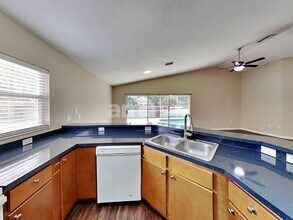 7011 Silverwood Dr in New Port Richey, FL - Foto de edificio - Building Photo