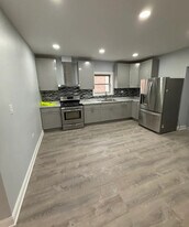 4921 W Addison St, Unit 1 in Chicago, IL - Building Photo