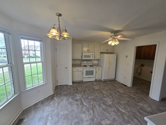 312 Shade Tree Dr in Colonial Heights, VA - Building Photo - Building Photo