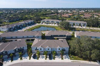 8657 Palmer Park Cir in Sarasota, FL - Building Photo - Building Photo