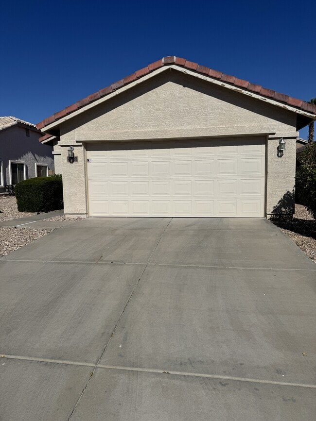 23150 W Lasso Ln
