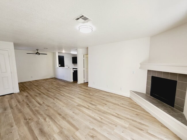 2617 S Durango Dr in Las Vegas, NV - Building Photo - Building Photo