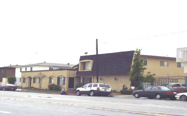 16685 Crenshaw Blvd in Torrance, CA - Building Photo