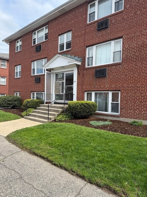 39 Carey Ave in Watertown, MA - Building Photo - Building Photo
