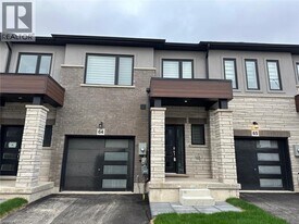 155 Equestrian Way in Cambridge, ON - Building Photo