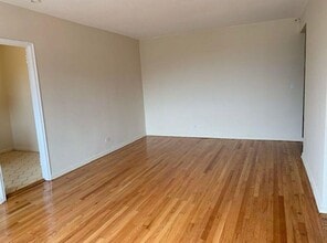 98-76 Queens Blvd in Queens, NY - Building Photo - Building Photo