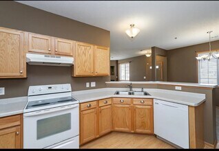 6246 29th Ave NW in Rochester, MN - Foto de edificio - Building Photo