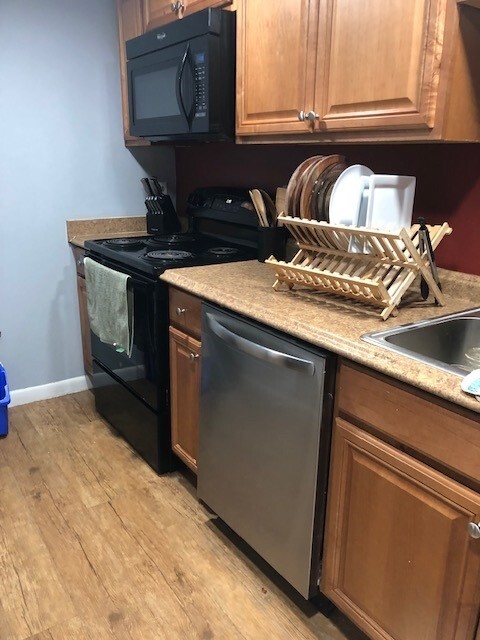 property at 5293 Vineland Rd