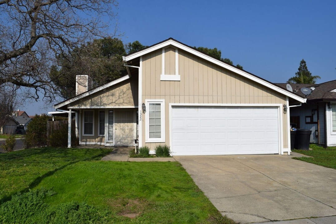 1322 Len Way in Roseville, CA - Building Photo