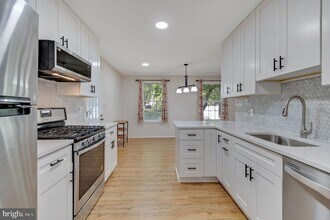 8309 McNeil St in Vienna, VA - Building Photo - Building Photo